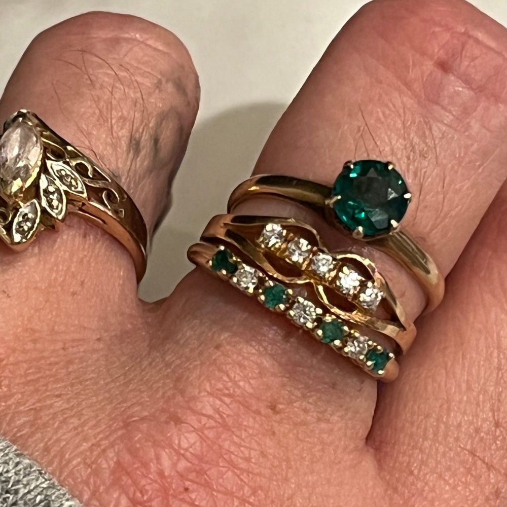 10K Victorian Gold Emerald Belcher ring